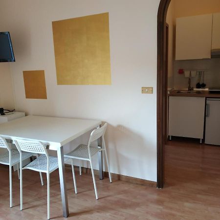 B&B Villa Filotea & Apartment เดเซนซาโนเดลการ์ดา ภายนอก รูปภาพ