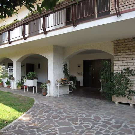 B&B Villa Filotea & Apartment เดเซนซาโนเดลการ์ดา ภายนอก รูปภาพ