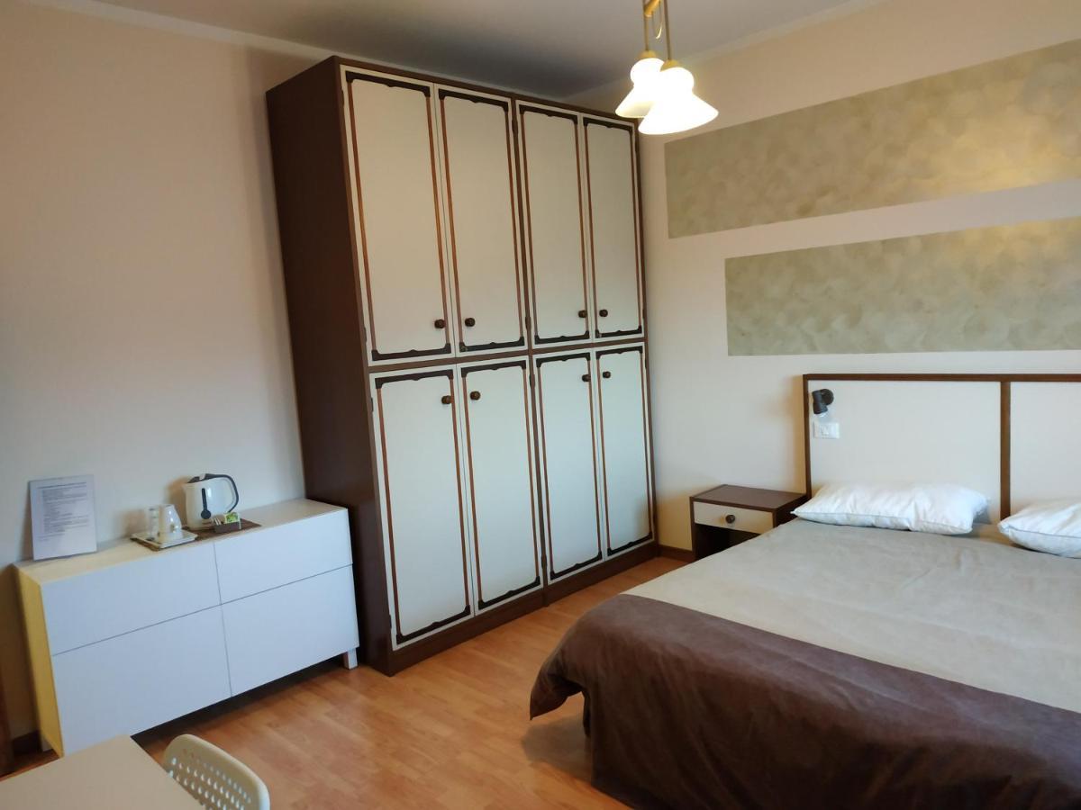 B&B Villa Filotea & Apartment เดเซนซาโนเดลการ์ดา ภายนอก รูปภาพ