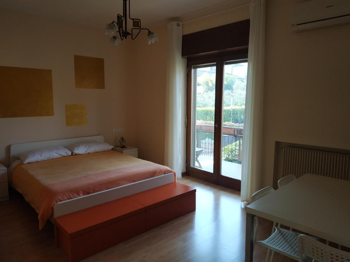 B&B Villa Filotea & Apartment เดเซนซาโนเดลการ์ดา ภายนอก รูปภาพ