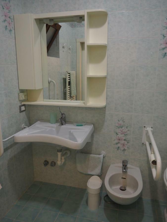 B&B Villa Filotea & Apartment เดเซนซาโนเดลการ์ดา ภายนอก รูปภาพ