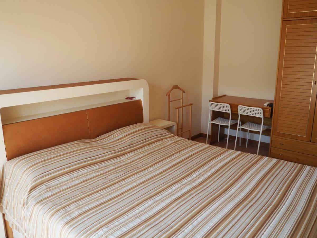 B&B Villa Filotea & Apartment เดเซนซาโนเดลการ์ดา ภายนอก รูปภาพ